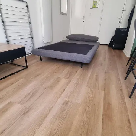 At Alex & Mom's Appartement *