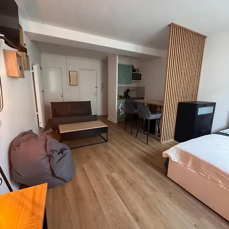 Appartement At Alex & Mom's *